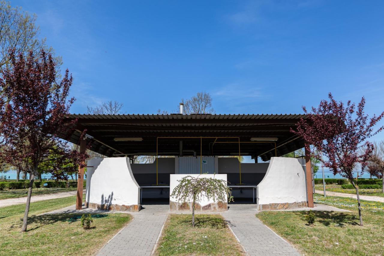 Aranypart Camping & Apartments Siófok Exteriör bild