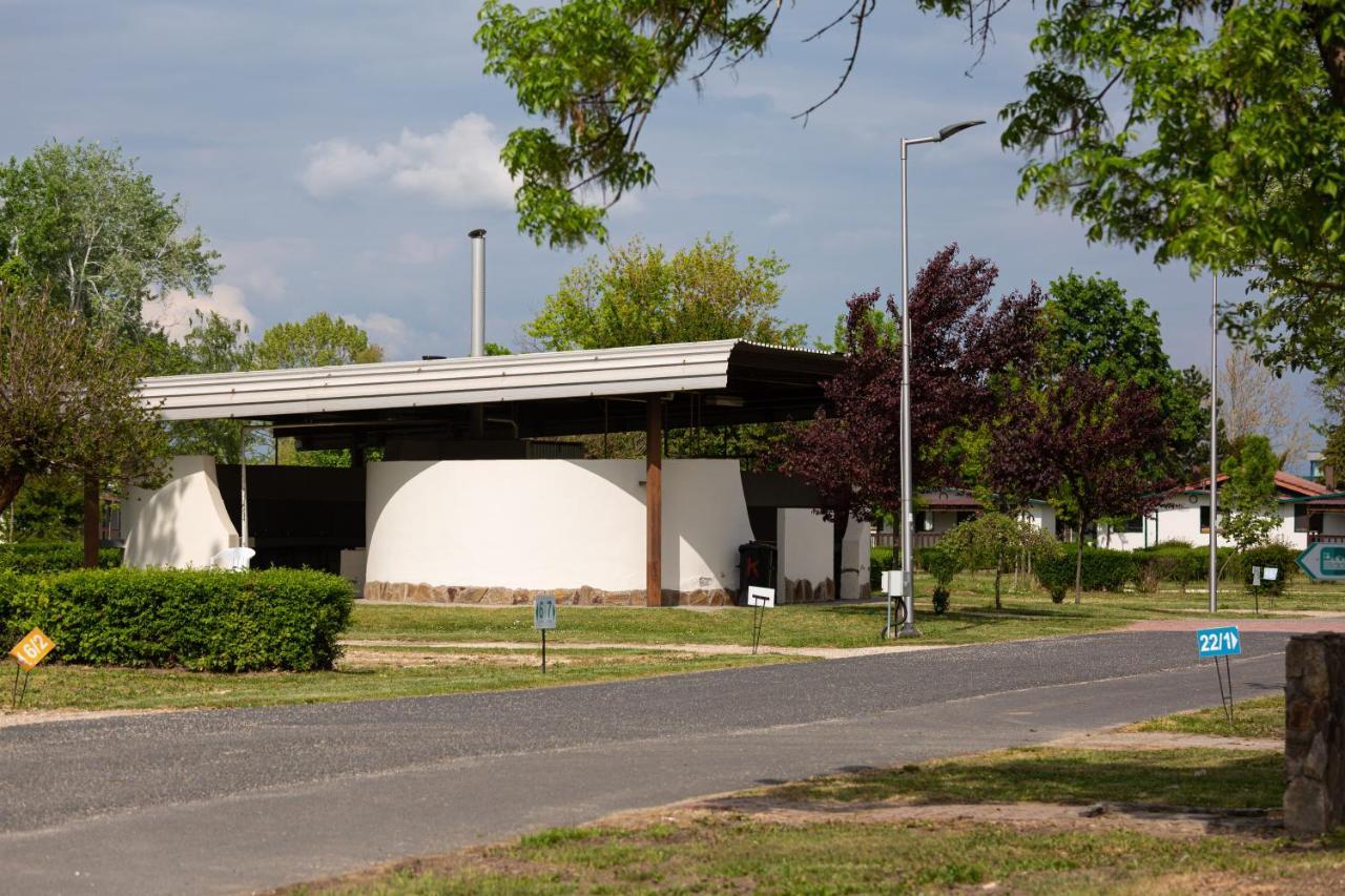 Aranypart Camping & Apartments Siófok Exteriör bild