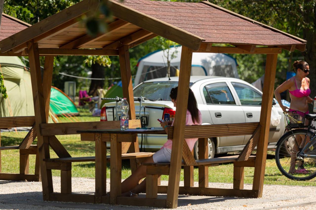 Aranypart Camping & Apartments Siófok Exteriör bild