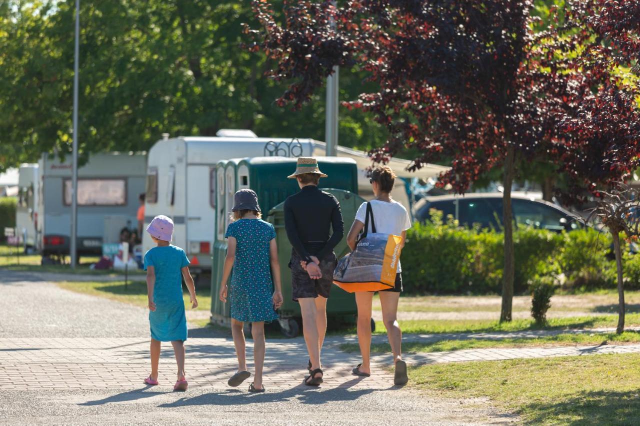 Aranypart Camping & Apartments Siófok Exteriör bild