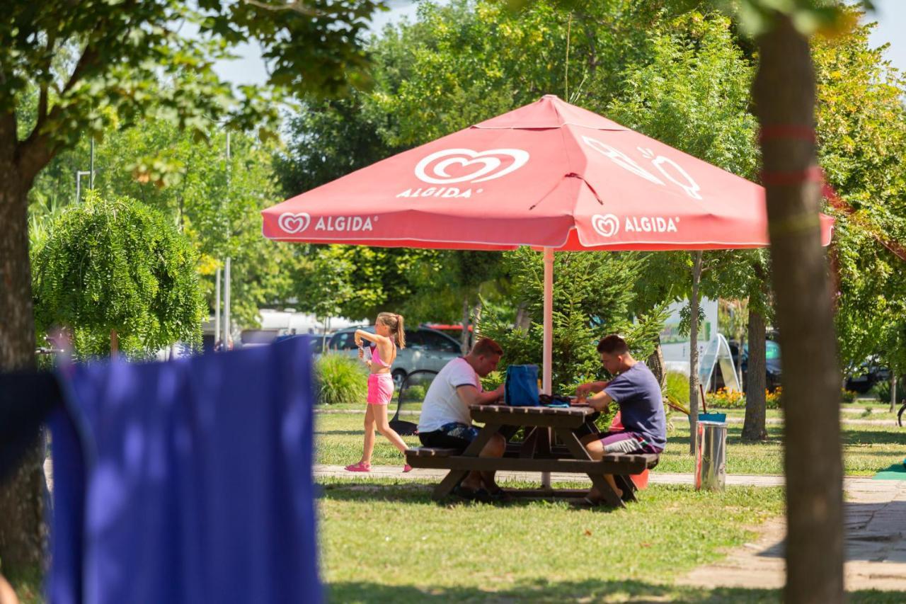 Aranypart Camping & Apartments Siófok Exteriör bild