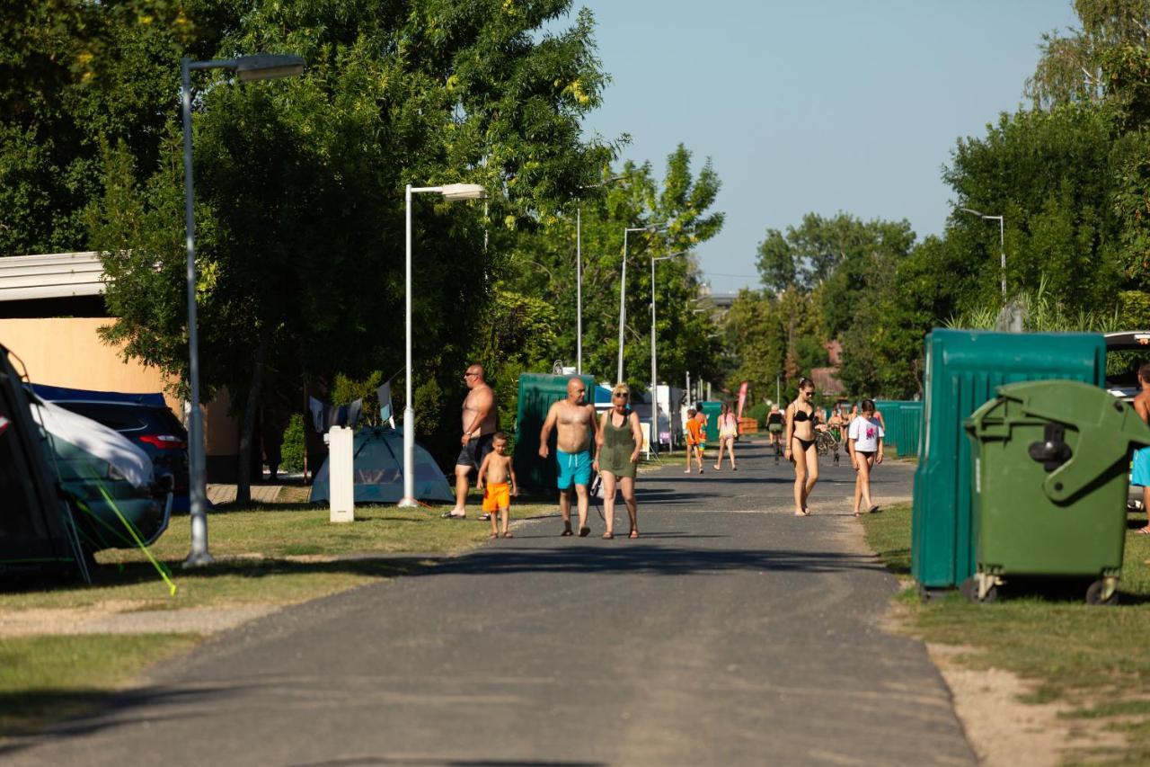 Aranypart Camping & Apartments Siófok Exteriör bild