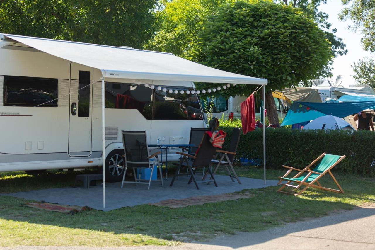 Aranypart Camping & Apartments Siófok Exteriör bild