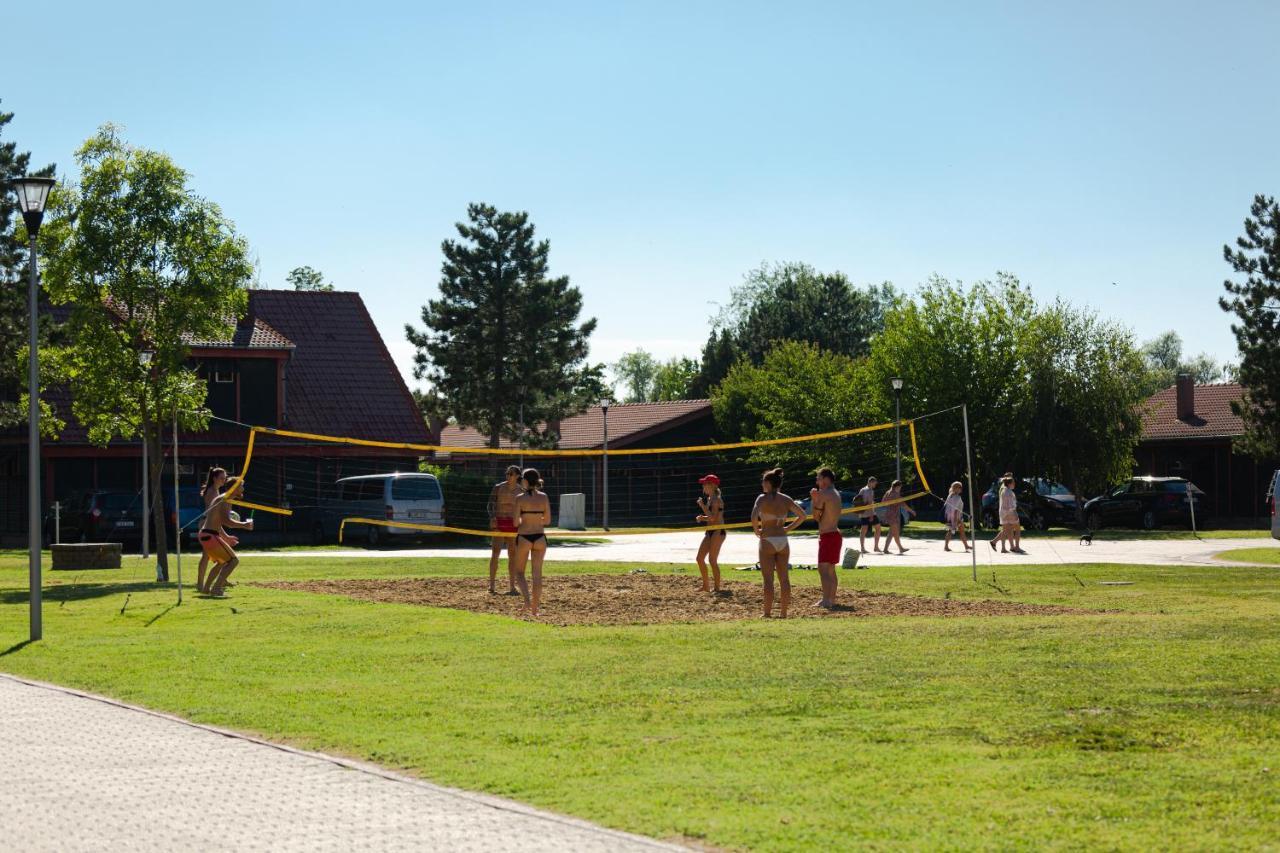 Aranypart Camping & Apartments Siófok Exteriör bild