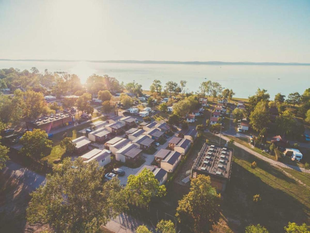 Aranypart Camping & Apartments Siófok Exteriör bild